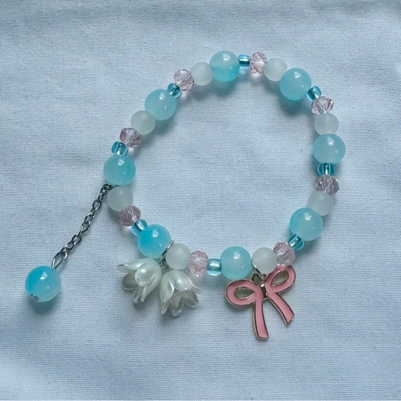 Lily Of The Valley Flower and Bow Bead Bracelet - Blue - Picture 3 of 4